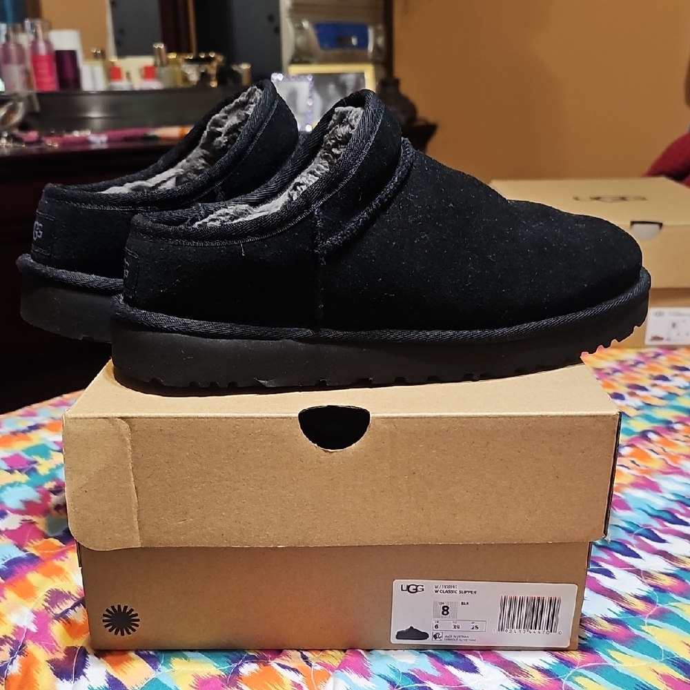 UGG Women Classic Black Cozy Slippers